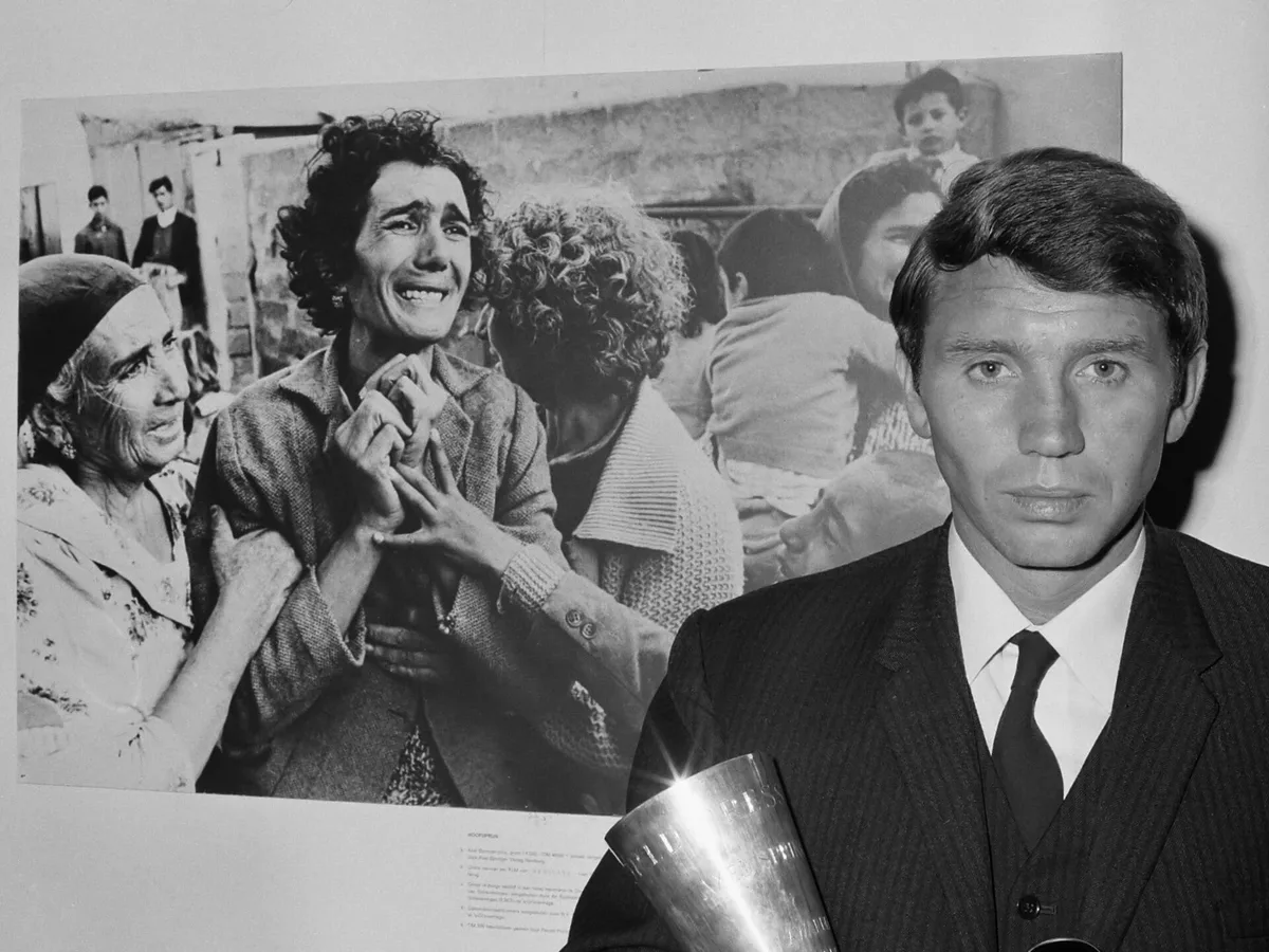 El reportero que fotografió los horrores de las guerras y las hambrunas, pero no pudo cubrir Malvinas por decisión de Thatcher