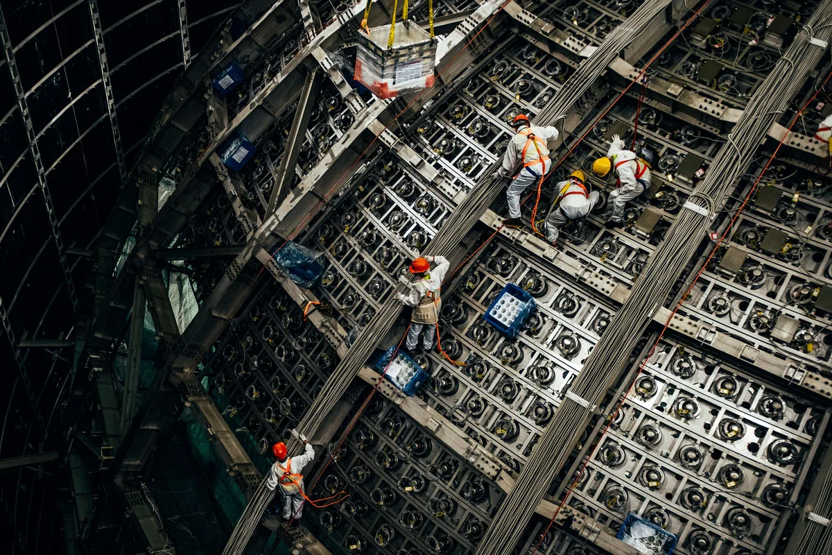 A Scientist Working on the ‘IceCube’ Neutrino Detector Explains the Nobel Prize–Winning Technology