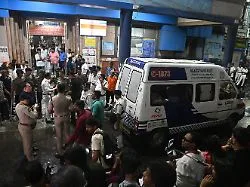 Tragödie bei Hindu-Fest : 17 Tote und zahlreiche Verletzte bei Massenpanik in Indien