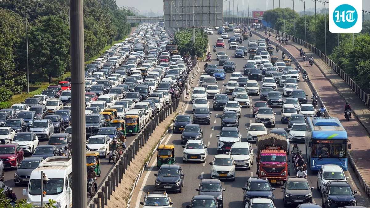 Traffic curbs continue in Delhi amid anti-CEC protests; new advisories issued | Check routes, diversions here