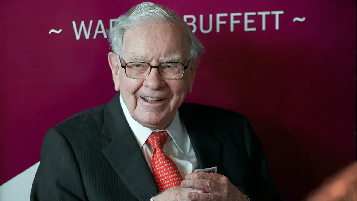 Warren Buffett revela su rutina nocturna: así pasa las horas en YouTube tras dejar Berkshire Hathaway