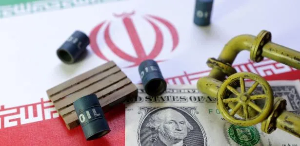 Petróleo sobe a US$ 107 com tensão em Hormuz e derruba Bolsas globais