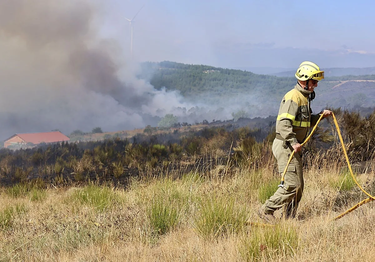 Dos investigados por provocar un fuego en la provincia de León y obligó a evacuar varios pueblos
