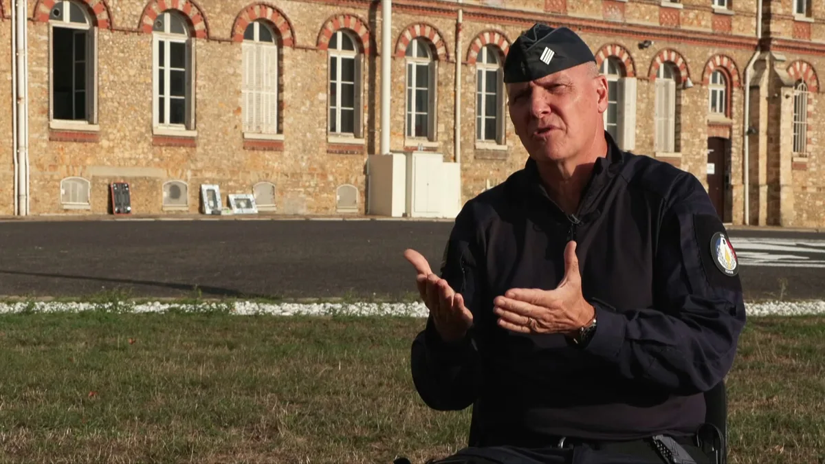 "Ça pourrait être nos mômes en face": le commandant de la CRS-8 revient sur les consignes de maintien de l'ordre avant les mobilisations de ce 17 octobre