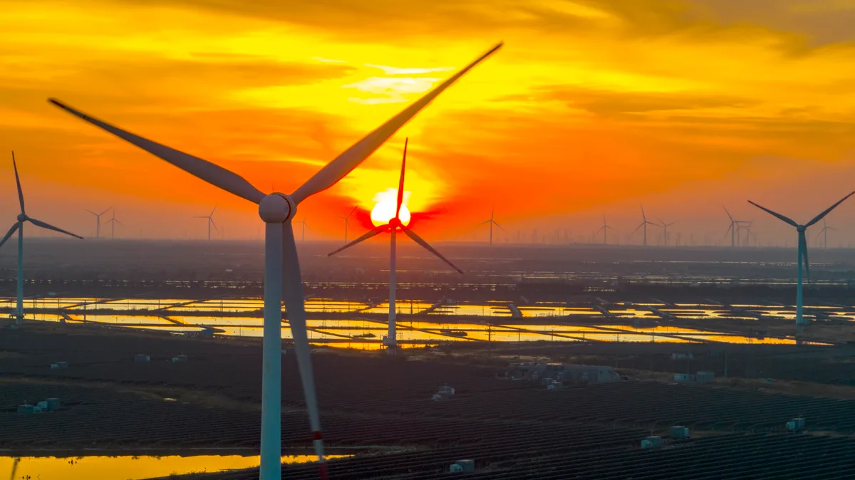Crises do petróleo e gás aceleram energia limpa, que já movimenta US$ 2,2 trilhões