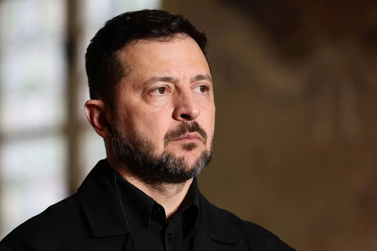 Zelenski diz que eleições durante guerra iriam 'dividir a Ucrânia'