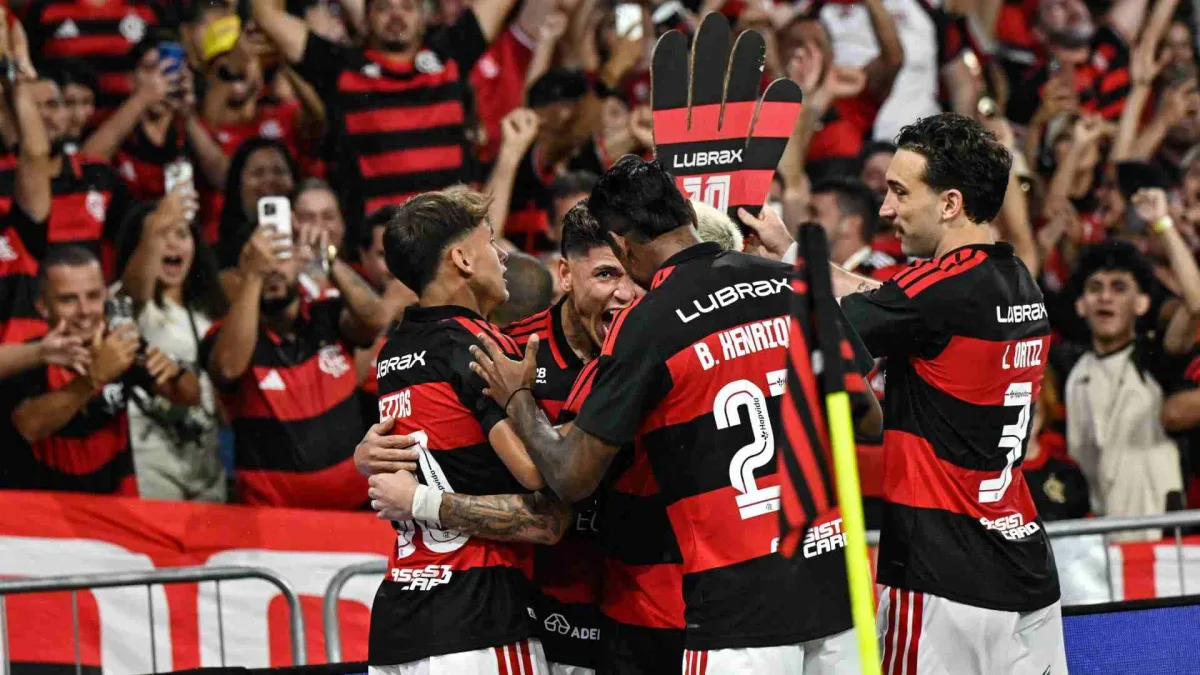 Flamengo tem folha salarial estimada em R$ 50 milhões, 66,7% acima de três rivais