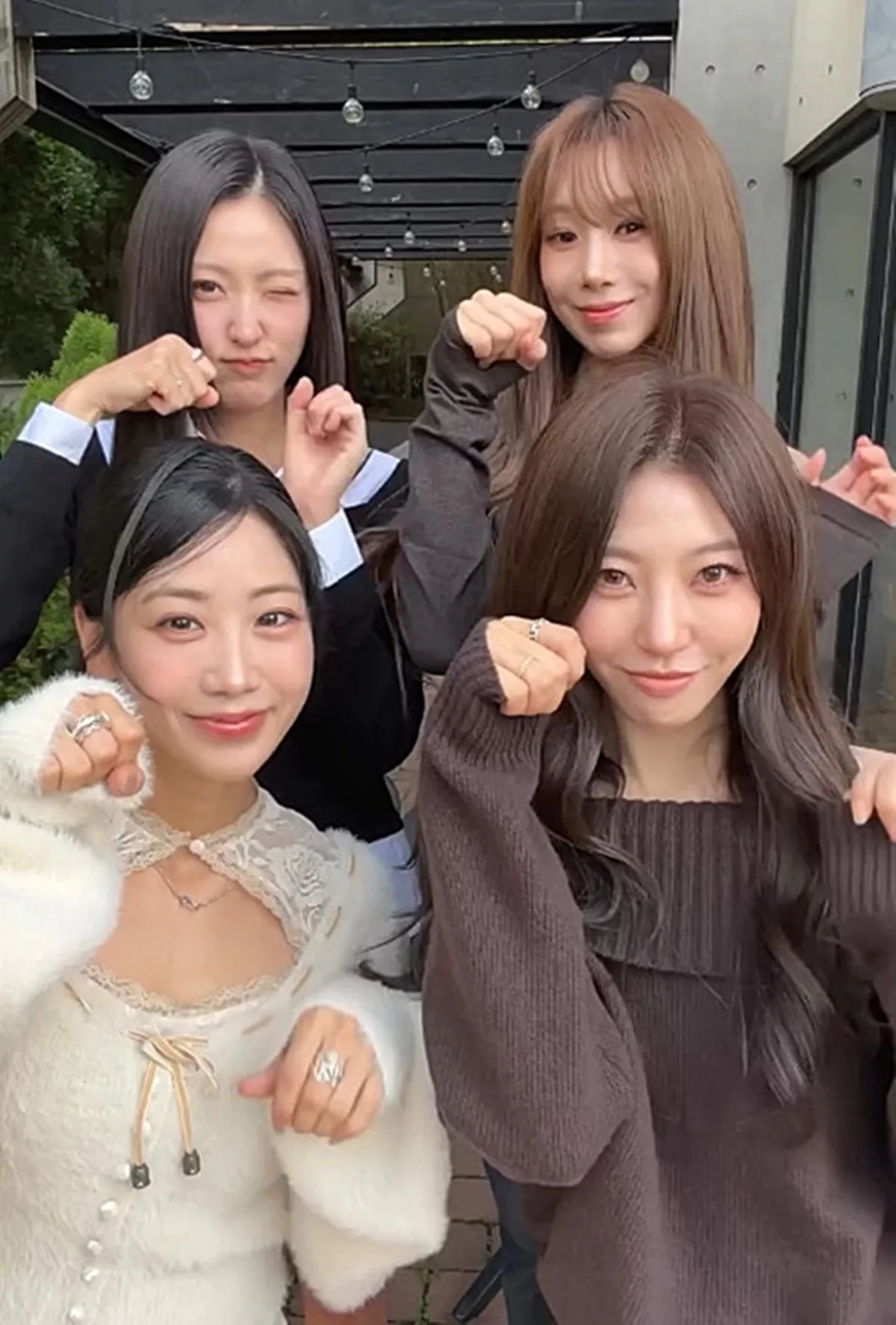 베스티, ‘연애의 조건’ 역주행에 완전체 재결합…13주년 겹경사