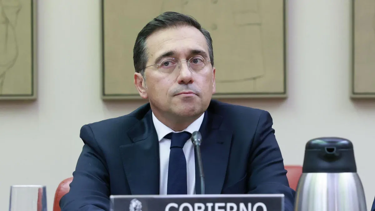 España amenaza con vetar la ampliación de la UE si no se oficializa el catalán, el gallego y el euskera y algunos socios lo ven "inaceptable"