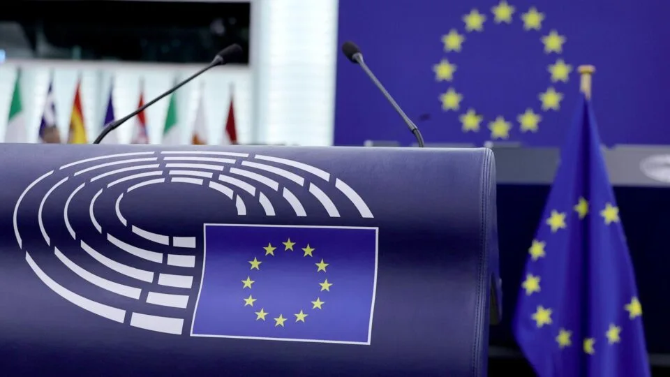 Eurodeputados pedem à UE que analise sanções contra Moraes e monitore eleição no Brasil