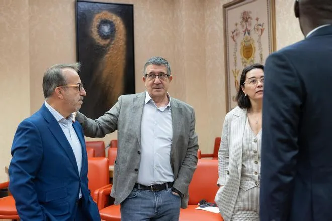 El PSOE admite que el CNI pudo avisar de la entrada de migrantes, pero no de su magnitud