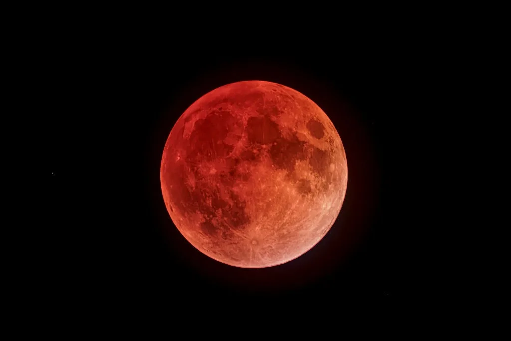 Eclipse lunar parcial será visível em todo o Brasil; saiba onde e como