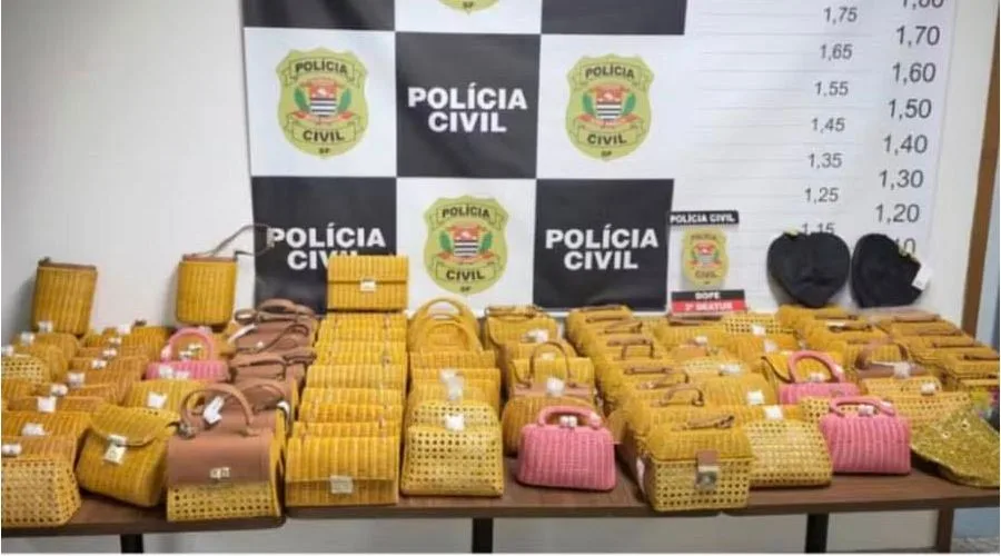 Polícia prende mulher com 113 bolsas de marca furtadas