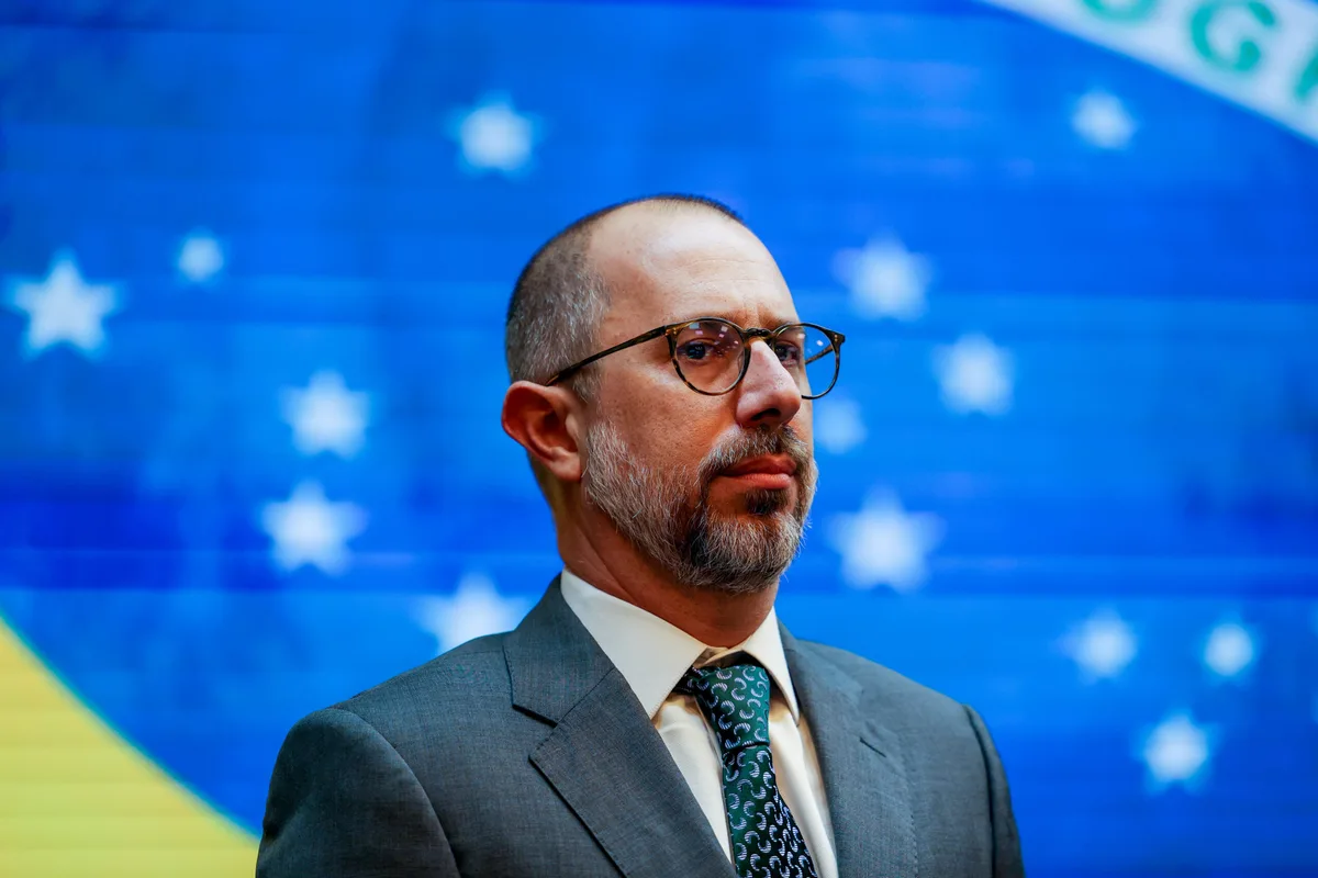 Damares aciona a Justiça contra ministro de Lula por vídeo com “13”