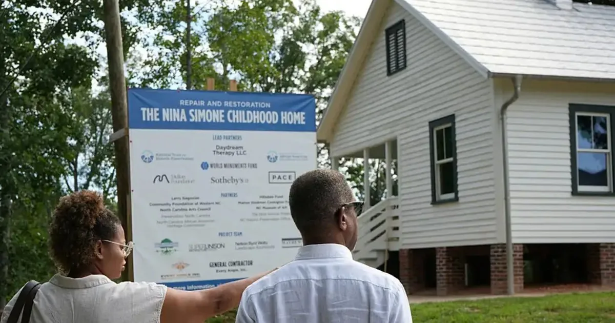 Hace 9 años, cuatro artistas pagaron 95.000 dólares para salvar de la demolición la casa de la infancia de Nina Simone; ahora una rehabilitación de casi 850.000 dólares salvó de las ruinas esta vivienda de tres habitaciones en Carolina del Norte