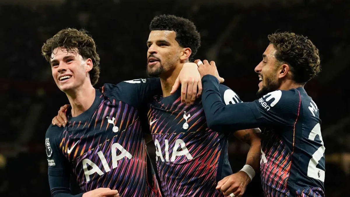 Ten-man Spurs claim dramatic draw at Old Trafford as Man Utd booed off
