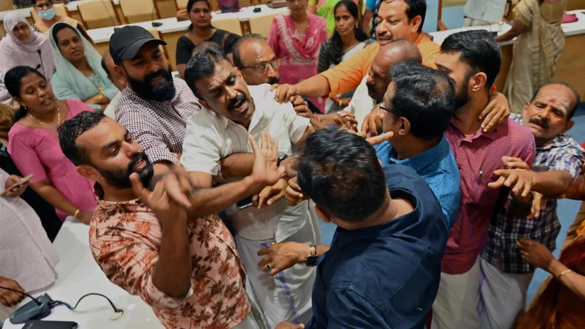 Uproar over Vande Mataram rendition in Palakkad municipality in Keralam