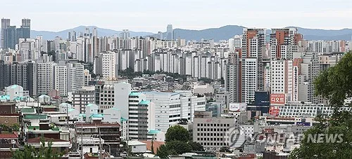 대출이자 집주인 7년간 66% 늘 때 전세 가구 144% 뛰어