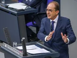 Streit um neue Befugnisse: Dobrindt will aus BND und Co "echte Geheimdienste" machen