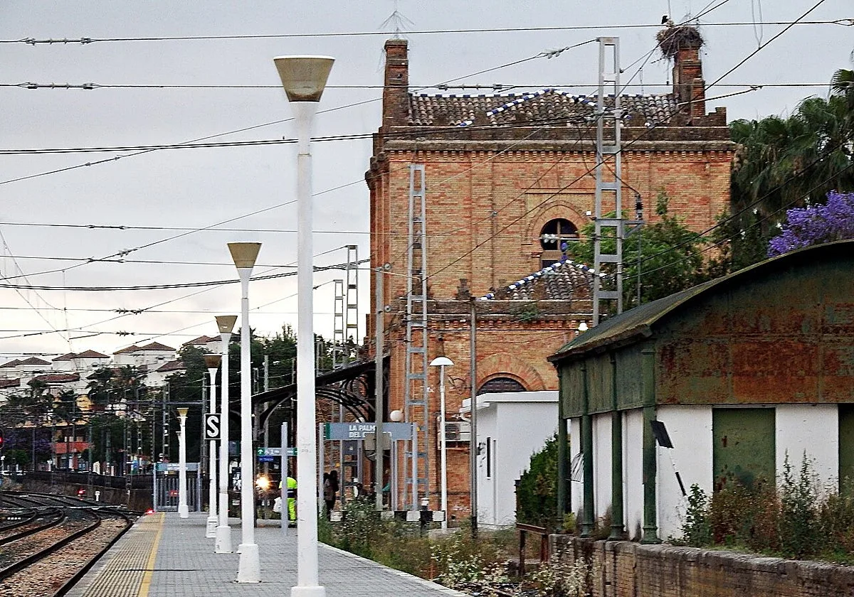 Suspendida la circulación de trenes entre La Palma y Escacena por un incendio