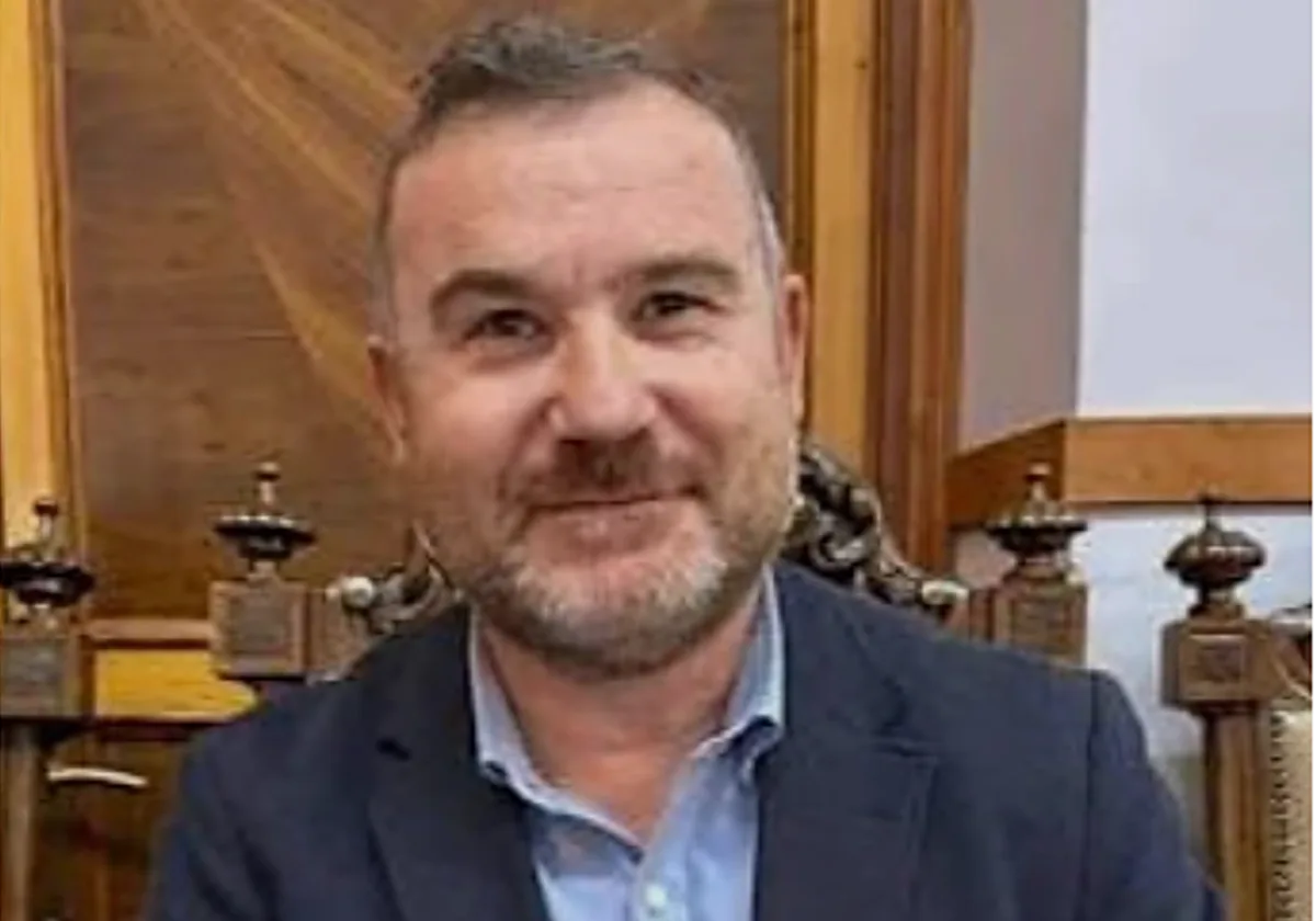 El rival del alcalde socialista de Jaén en las primarias suspende un encuentro con la militancia
