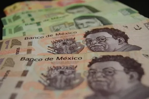 Vinculan a proceso a Héctor “N” por recursos de procedencia ilícita; llevaba 747 mil pesos en una mochila