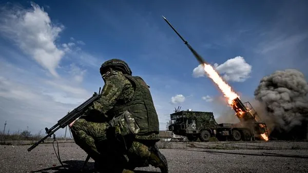 Russia Tightens Noose Around Ukrainian Stronghold in Donetsk People’s Republic