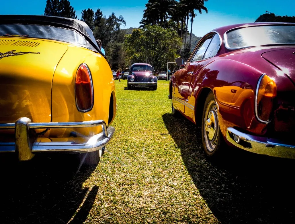 Encontro de carros antigos em Vila Velha une antigomobilismo, música e gastronomia