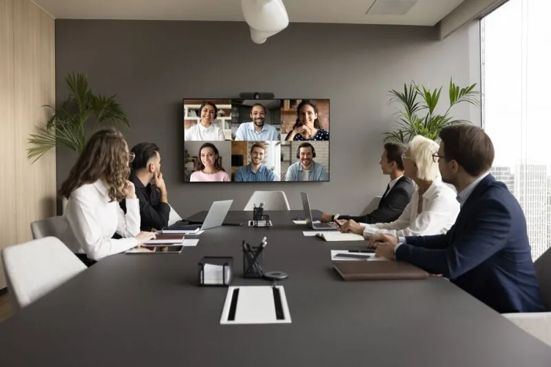 Microsoft's virtual intern Teams Facilitator will be late for the meeting