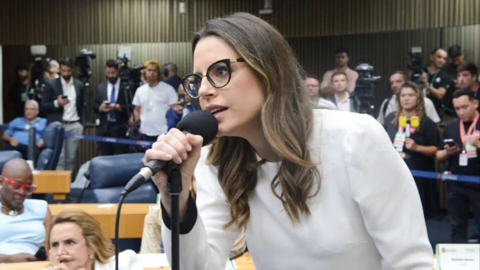 Juiz condena Zoe Martinez a pagar R$ 20 mil a Felipe Neto por vídeo com imagem falsa