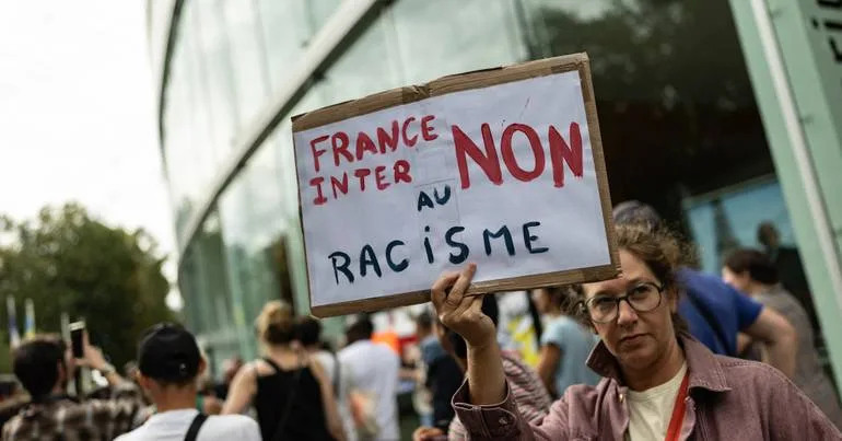 Greve na Radio France contra colunista de extrema-direita