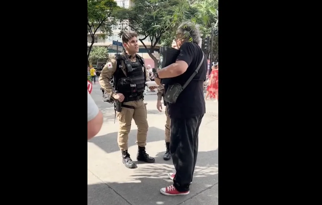 PM apreende pé de maconha usado em ato de campanha em BH por Dário 4e20