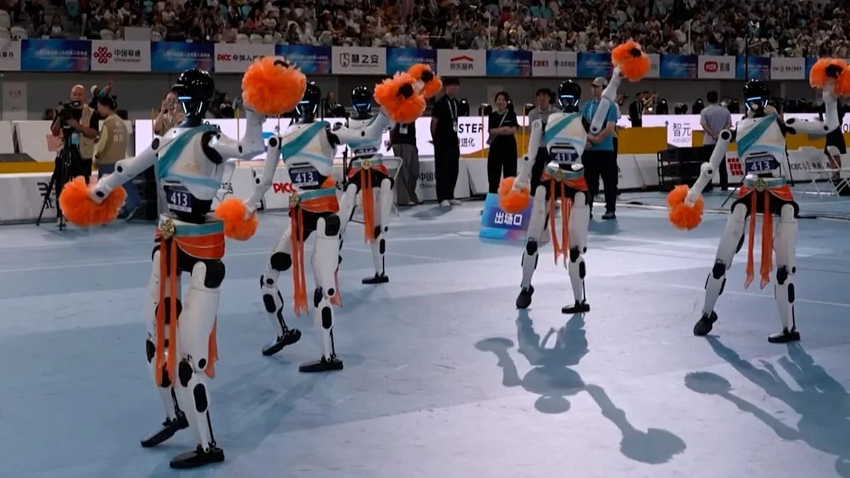 Kein Witz! Es gibt sogar Kampfrichter - Cheerleader-Roboter tanzen um den Sieg