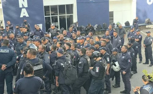 Policías de Cuernavaca cumplen 10 horas en paro; exigen aumento salarial y mejores condiciones laborales