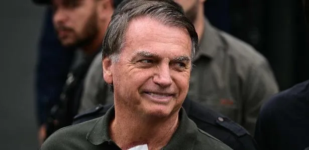 Moraes autoriza Bolsonaro a receber visitas de Jair Renan e Carlos