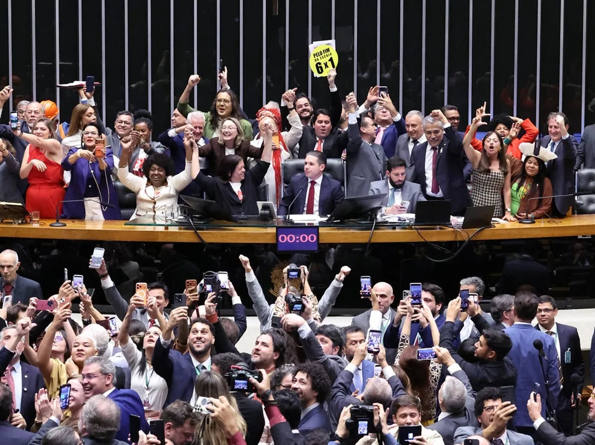Orçamento de 2027 prevê superávit de R$ 73,2 bilhões