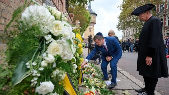 Erinnerung an Attentat: Halle erinnert an rechtsextremen Anschlag mit zwei Toten