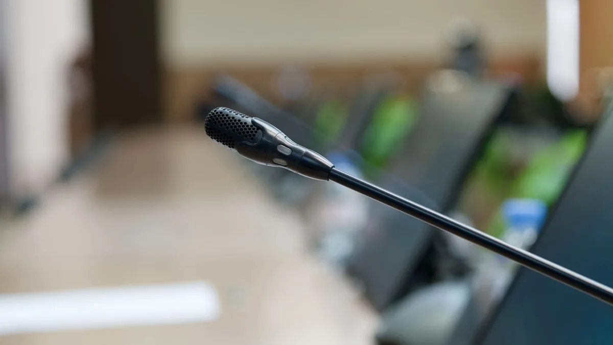 Un ingénieur d'OpenAI arrêté pour avoir caché un mouchard dans une salle de réunion de la direction