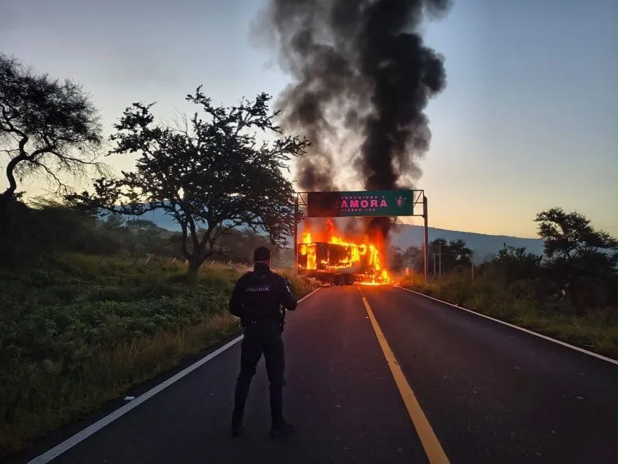 Difunden videos de narcobloqueos en Michoacán tras operativo para detener a líder del CJNG