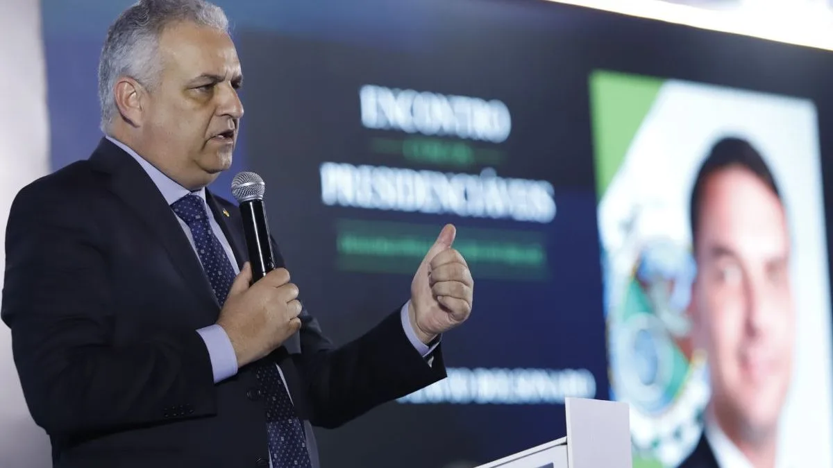 Sem Flávio Bolsonaro na Unecs, vice promete corte de impostos e ‘fim do mimimi com bandido’