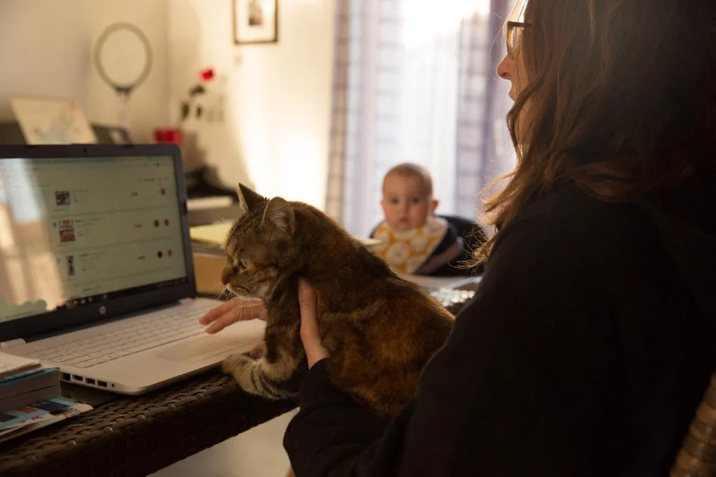 Réforme du CMG : devra-t-on bientôt choisir entre travailler et garder ses enfants ?