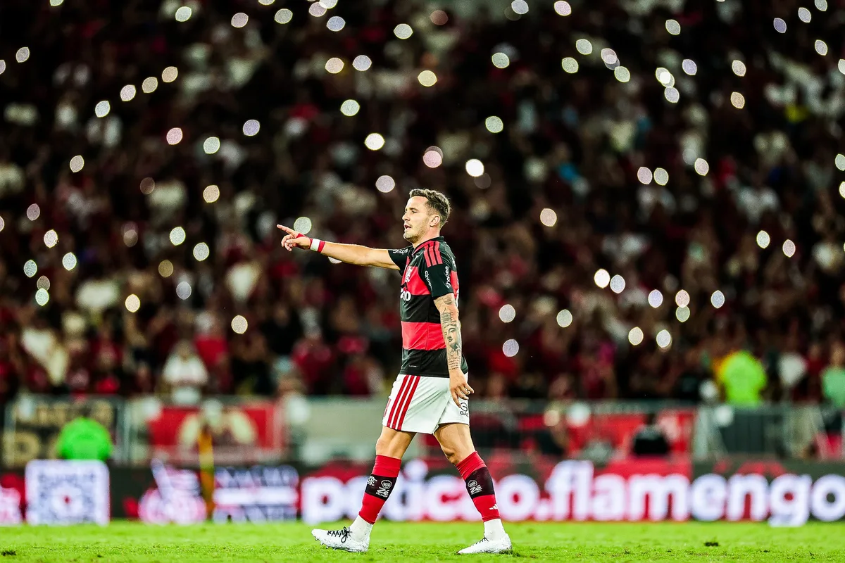 Saúl vai de titular nas oitavas de final da Libertadores ao fim da fila no Flamengo em um ano