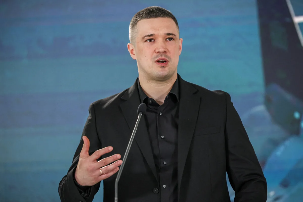 Ukraine’s former defence minister calls for wartime elections
