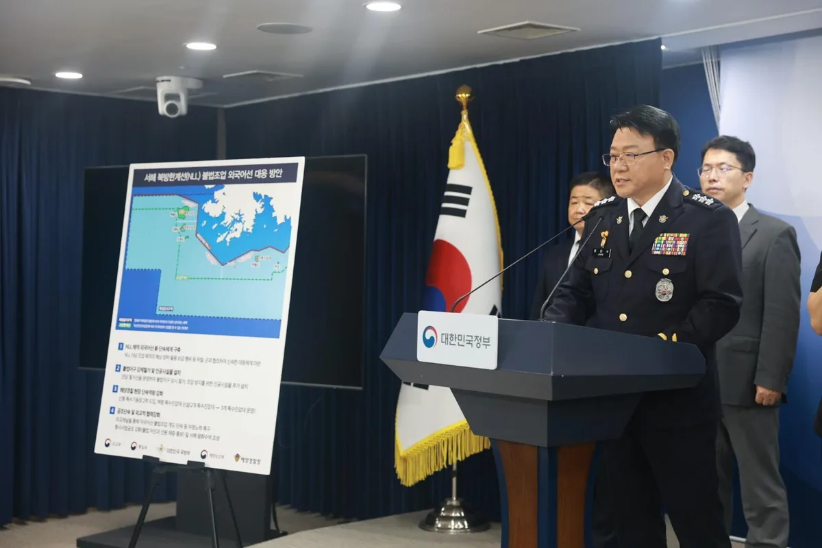 NLL 불법조업 中어선 뿌리 뽑는다…통발 치우고 그물 끊는 갈고리 설치
