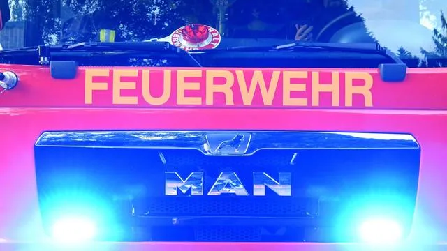 Gebäude nicht mehr bewohnbar: Blitzeinschlag beschädigt Einfamilienhaus in Lensahn schwer