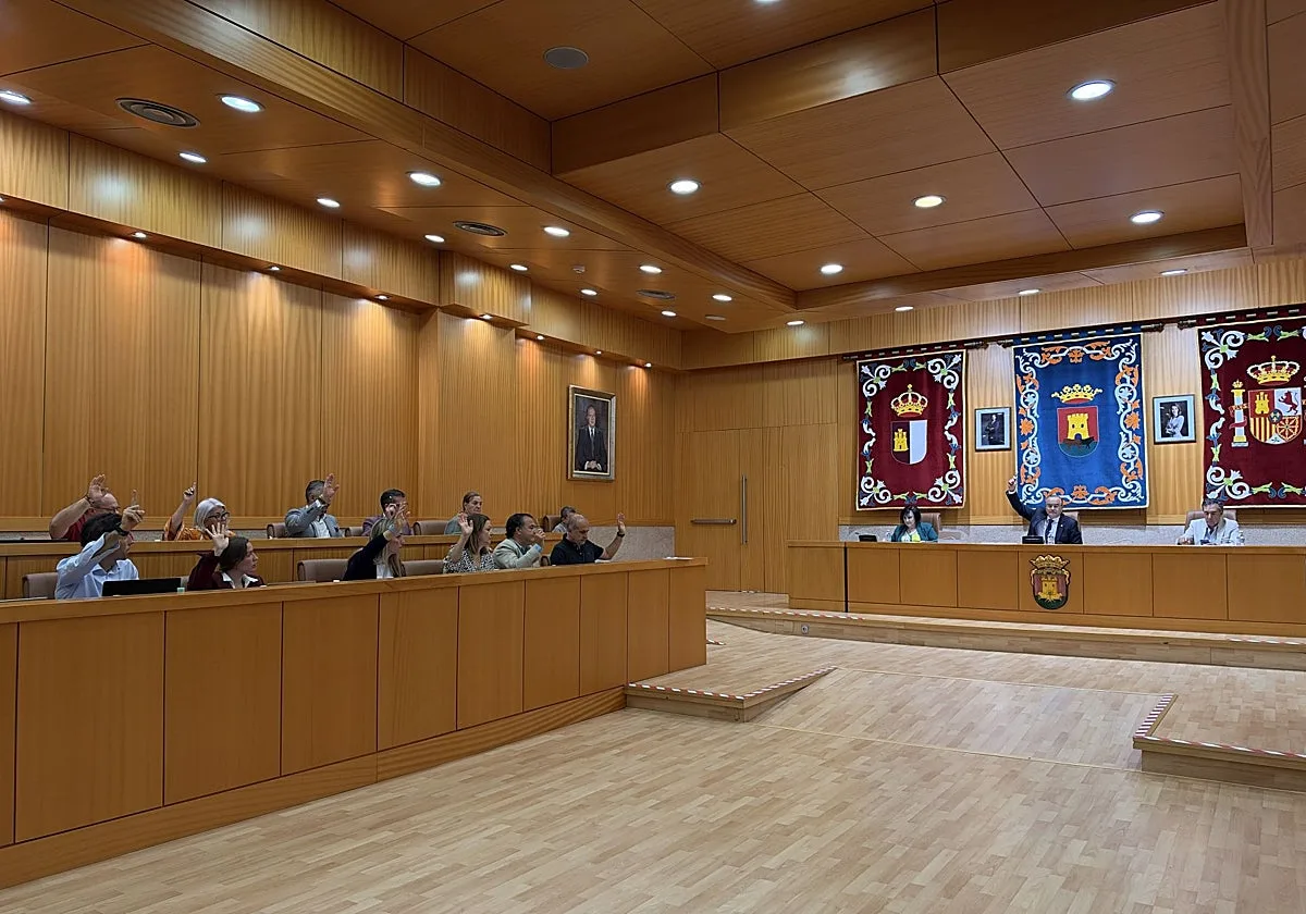 Talavera pasa de la unanimidad a la división por Ceuta en menos de un mes