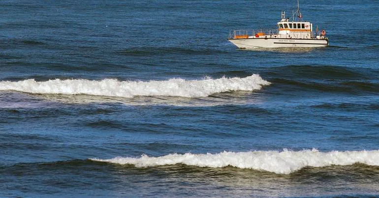 Levantada interdição de banhos na praia da Nazaré