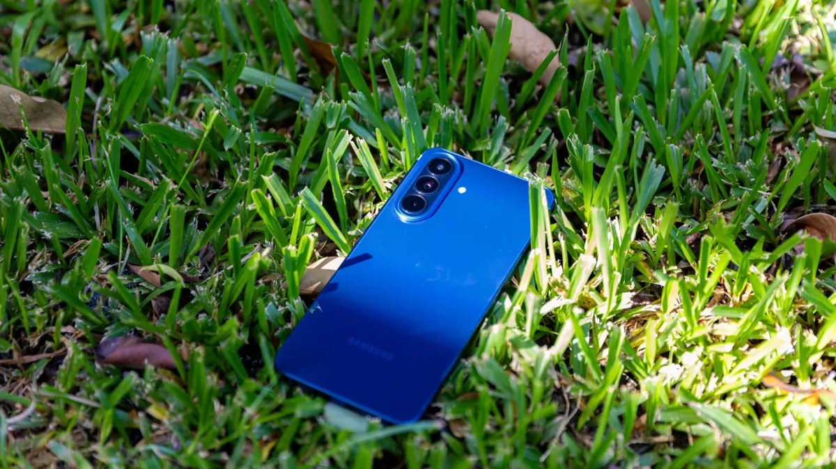 Queima do Magalu tem Galaxy A57 com smartwatch quase de graça
