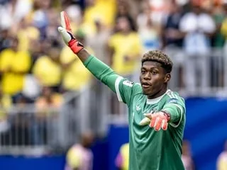 Mercato. Zion Suzuki, sensation de la Coupe du monde proche de rejoindre le PSG, s’engage finalement avec Aston Villa