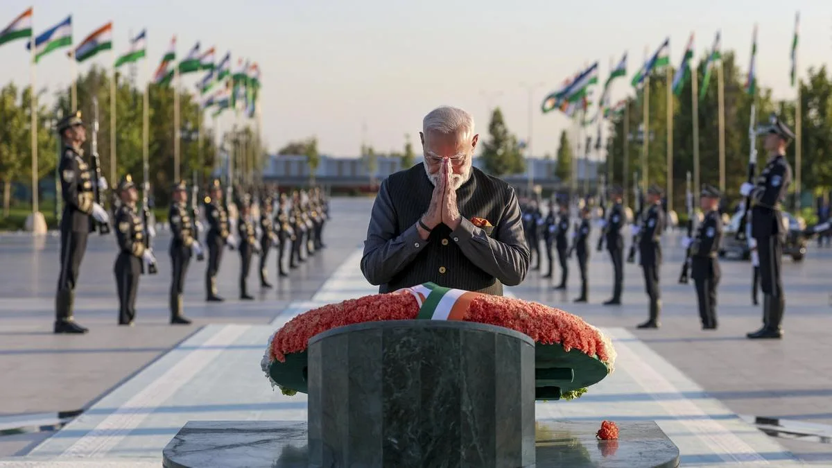 PM Modi lays a wreath at Yangi Park in Uzbekistan
